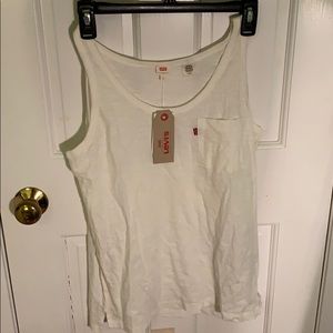 loose and breezy tank top from levi’s!